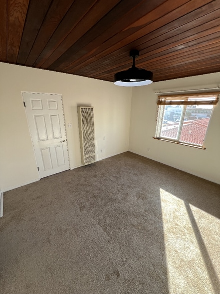 Building Photo - 7545 La Jolla Blvd