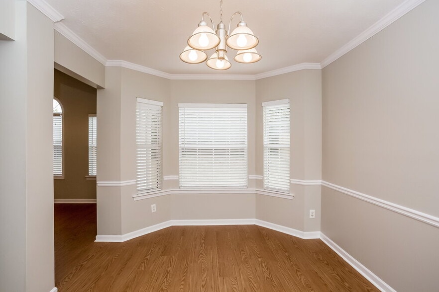 Building Photo - 5275 Yellow Pine Dr