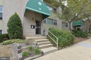 Building Photo - 14 Canterbury Sq