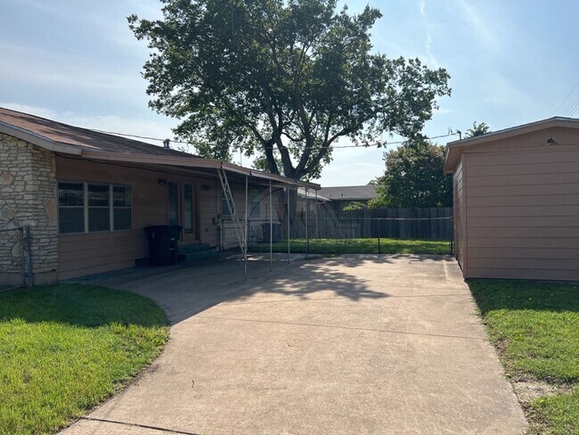 Building Photo - 1510 Metropolitan Dr