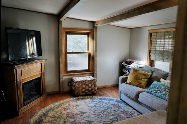 Building Photo - 252 Cedar St