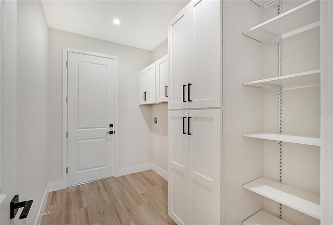 Building Photo - 4476 Skyway Ave