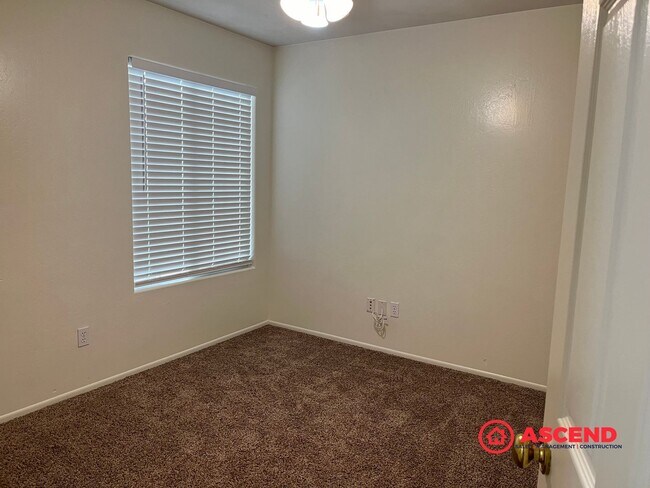 Building Photo - MOVE IN SPECIAL $500 OFF FIRST MONTH RENT! Lovely Home In Southwest Bakersfield!
