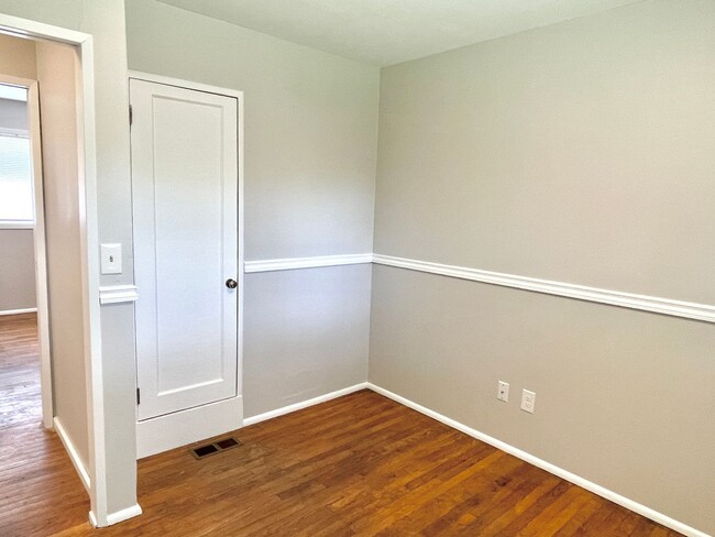 Building Photo - Parkrose Heights neighborhood, 3 bedroom, ...