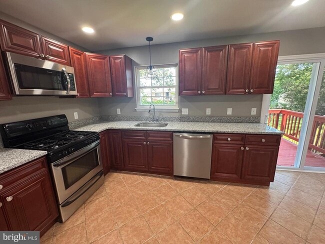 Building Photo - 8216 Dellwood Ct