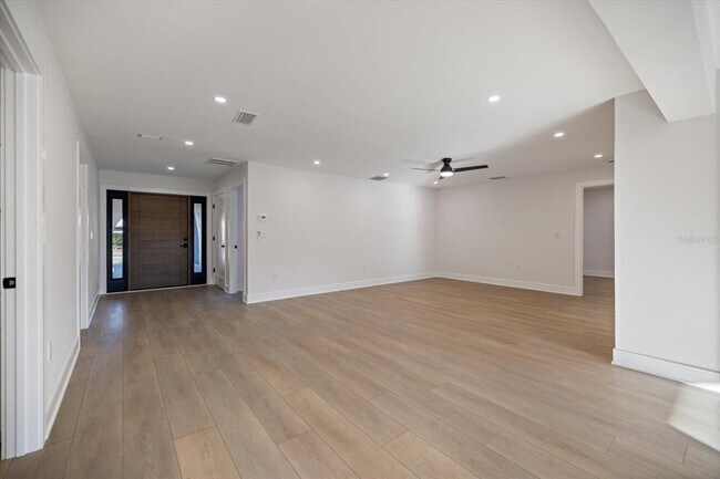 Building Photo - 470 Leger Dr