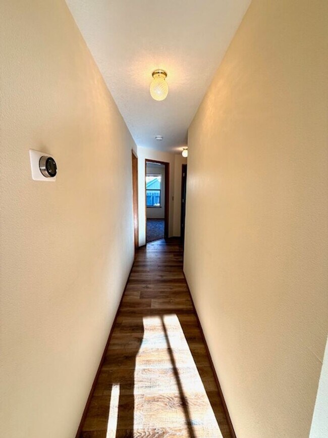 Building Photo - Lovely NE 3 Bedroom Home w/Large Yard & Mowing Included!