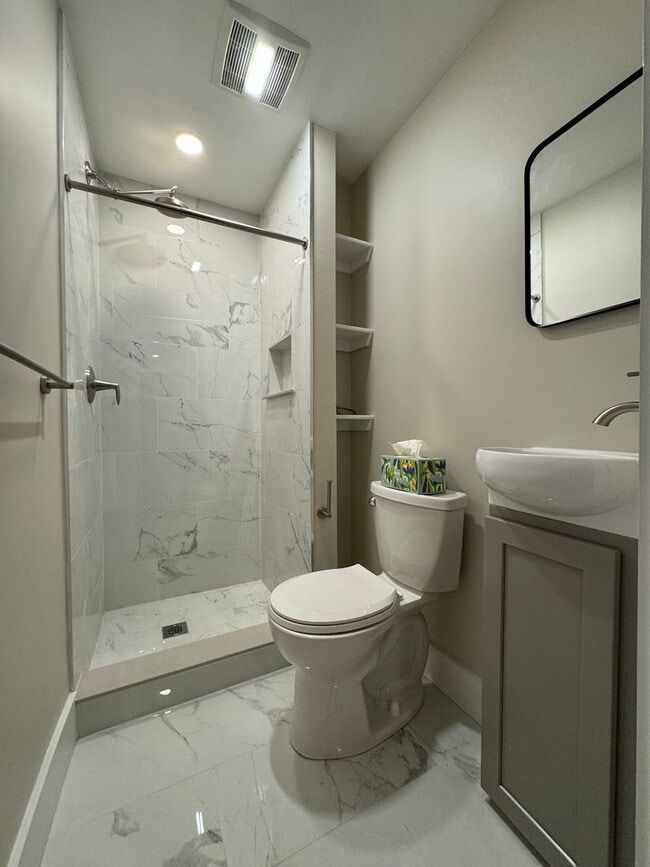 Building Photo - June 1st-ish Renovated 3 Bed/2 Bath A+ Location Worthington St