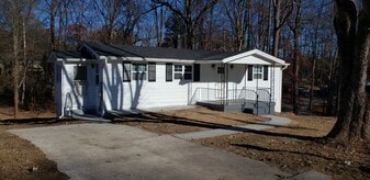 Building Photo - 1711 Alexsandria Rd