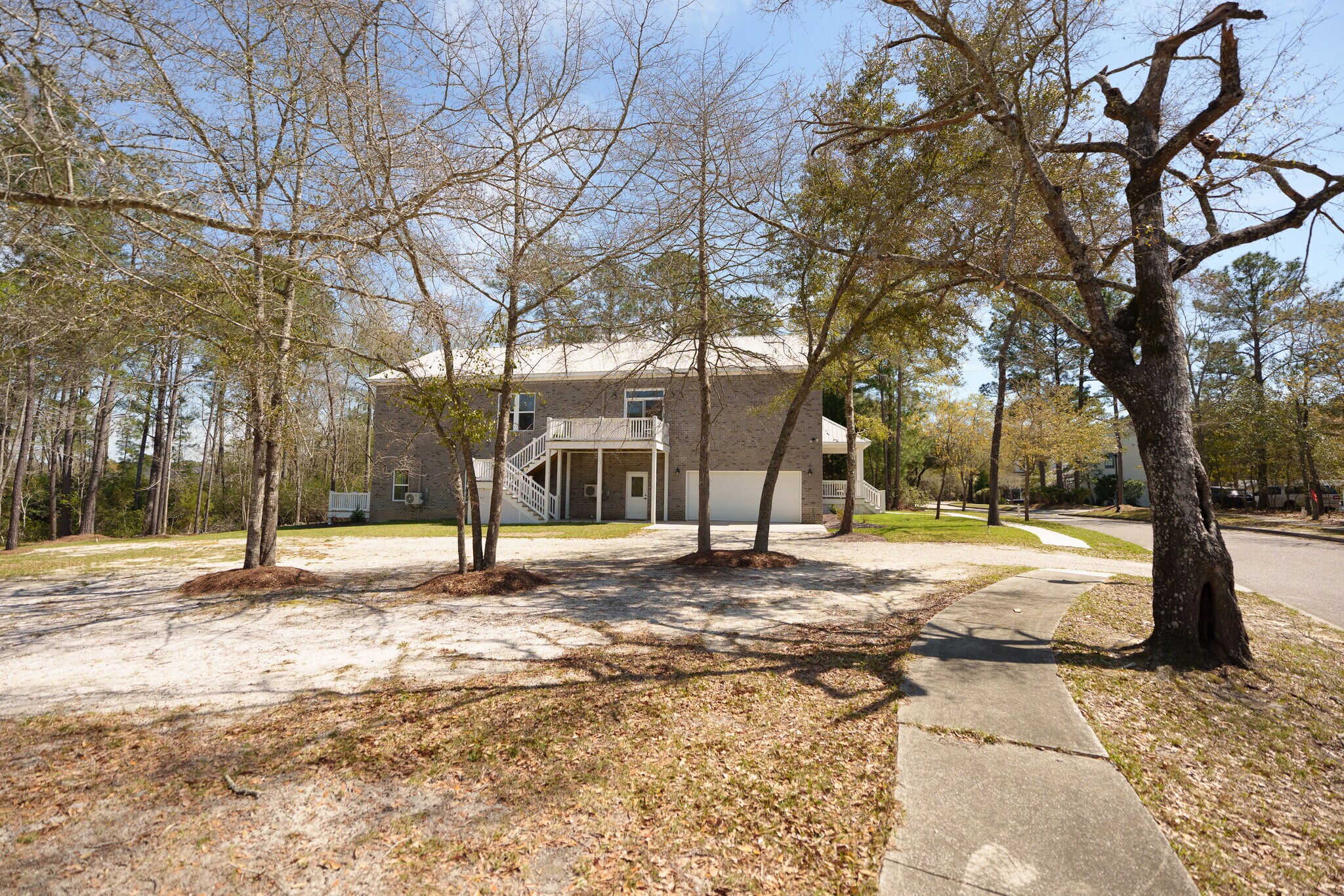 Building Photo - 60 Madison Dr