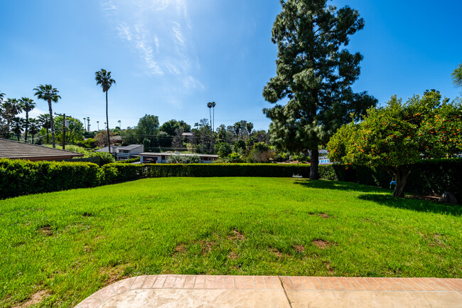 Building Photo - 1540 Encino Dr