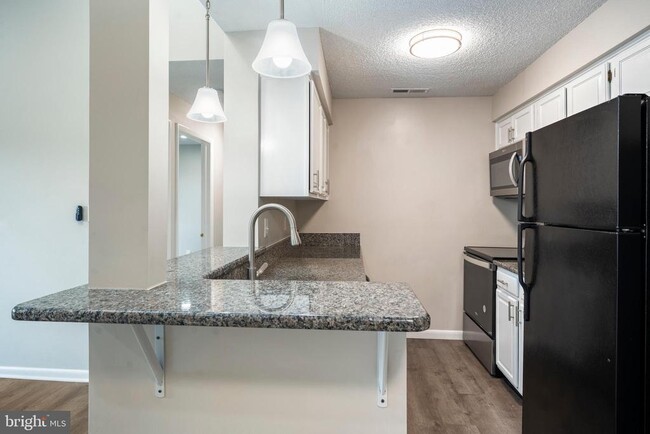 Building Photo - 607 Ravens Crest Dr