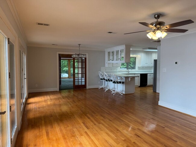 Building Photo - Four Bedroom Lake House in Denver
