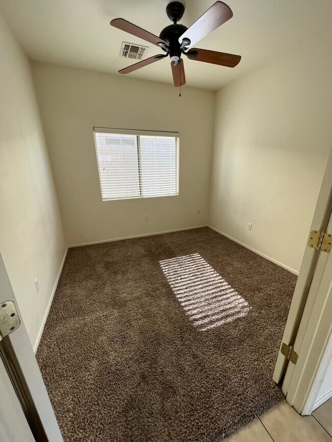 Building Photo - HOUSE FOR RENT