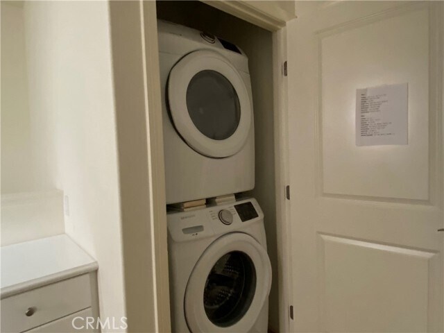 Building Photo - 32 Ovation