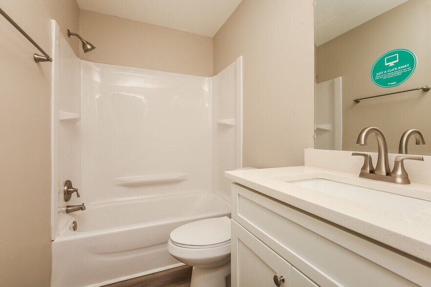 Building Photo - 5921 Belle Oaks Pl