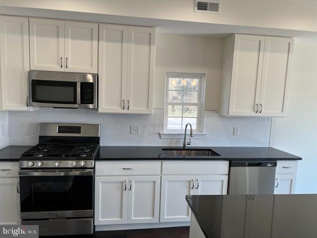 Building Photo - 13499 Damar Dr