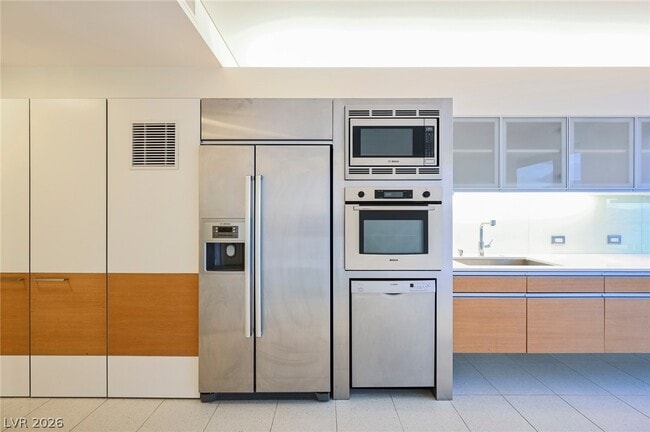 Building Photo - 3722 S Las Vegas Blvd