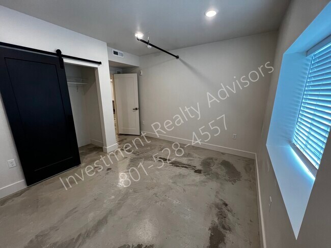 Building Photo - 1172 Graystone Way