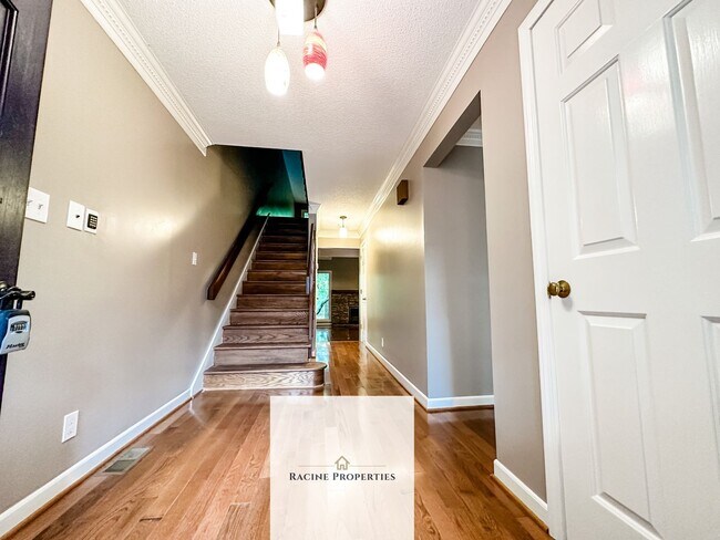 Building Photo - Townhouse available on Lake Hartwell—comes with a water view!