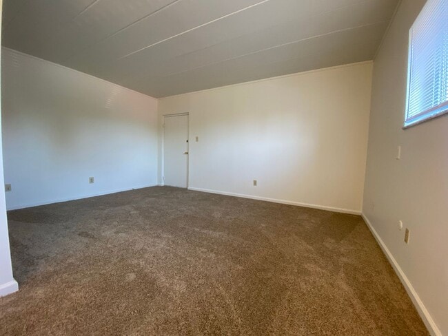 Interior Photo - Four Seasons Apartments