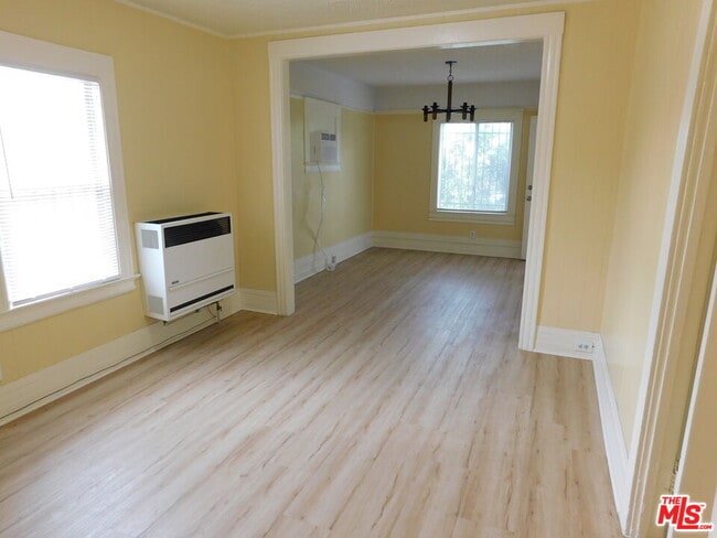 Building Photo - 616 W 58th St