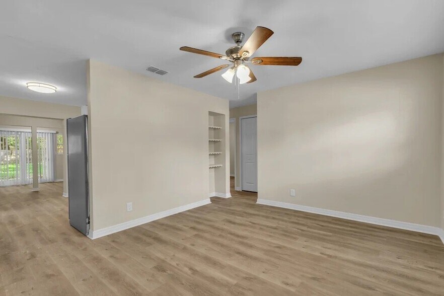 Building Photo - 4463 Melvin Cir E