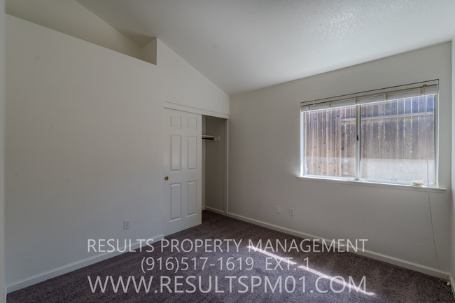 Building Photo - Beautiful Antelope Home - Available Now!