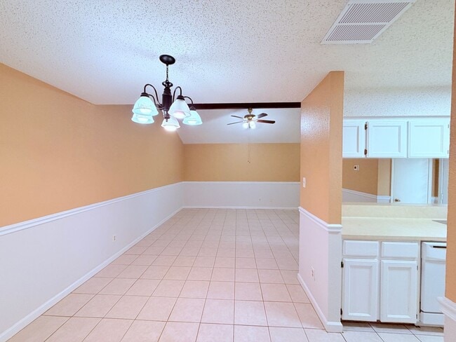 Building Photo - 6503 Columbia Oaks Ct