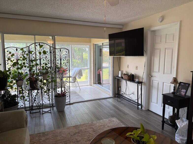 Building Photo - 4507 Longmeadow