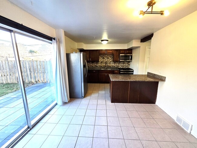 Building Photo - 828 Lavergne Ave