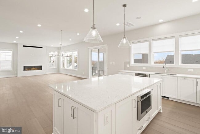 Building Photo - 857 N Manchester St