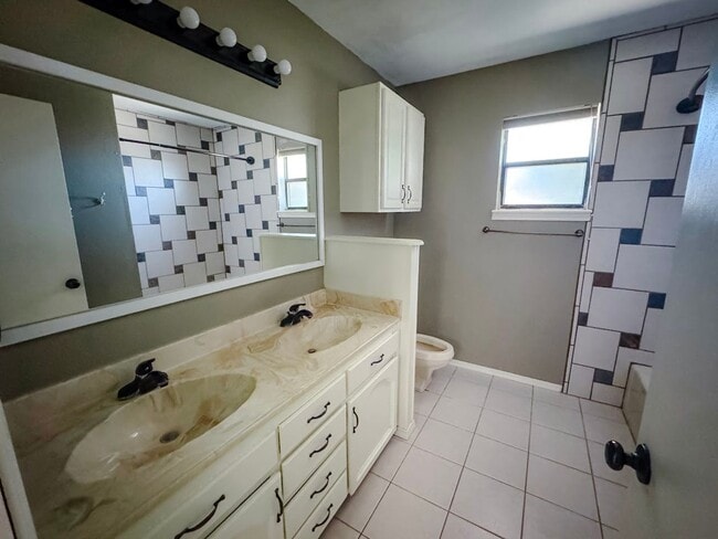 Building Photo - 3021 Del Sur