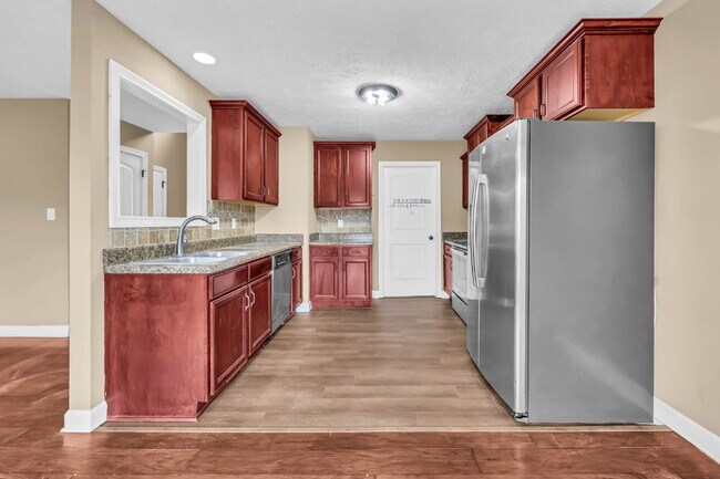 Building Photo - Wonderful 2-story home close to Ft. Campbell