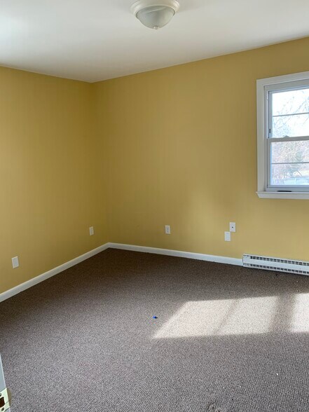 Building Photo - 40 Donna Dr