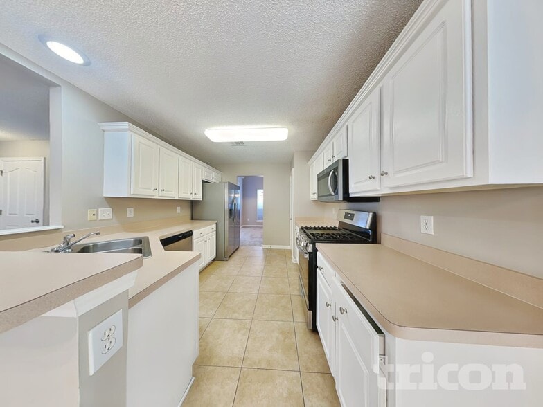 Building Photo - 427 Gresham Dr