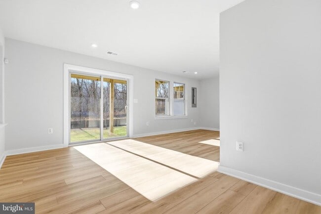 Building Photo - 1011 Venifena Terrace SE