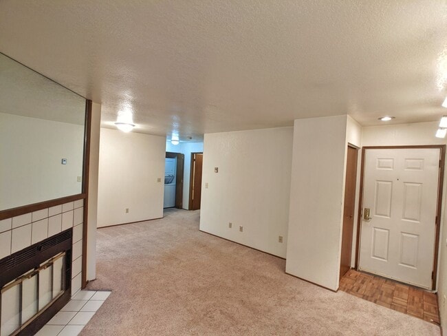 Building Photo - 2 Bed/2 Bath Spaulding Beach Condo