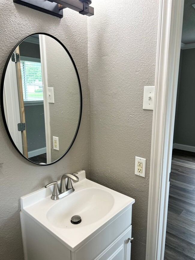 Building Photo - Located in the HEART of Burleson!