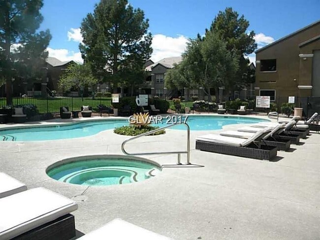 Building Photo - Convenient 1st Floor Condo in Gated Commun...
