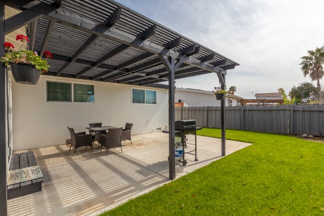 Building Photo - 3950 Marlesta Dr