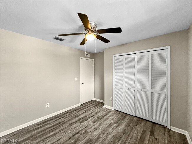 Building Photo - 4530 SW 10th Ave