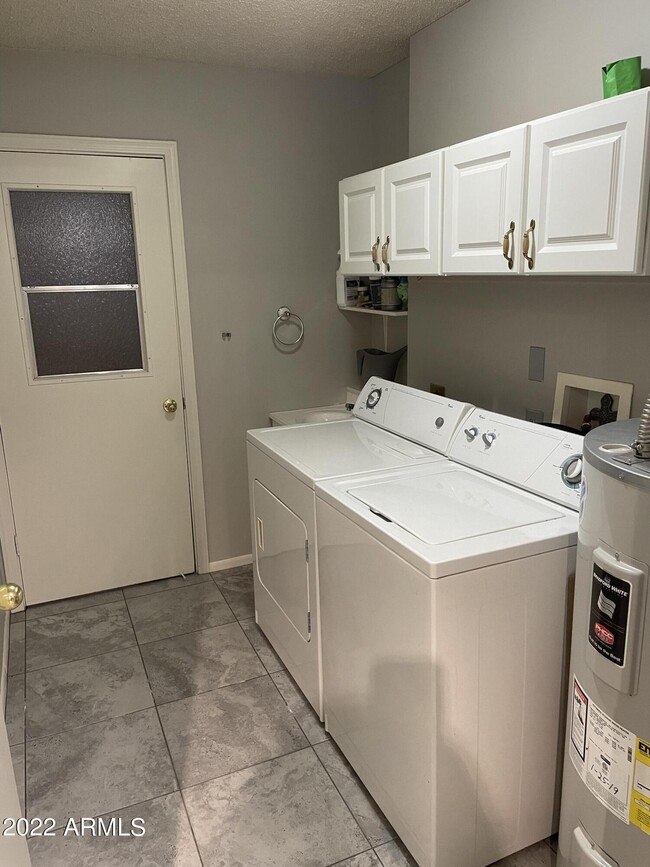 Building Photo - 10141 W Campana Dr