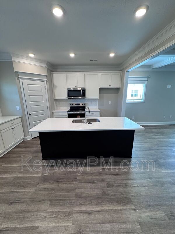 Building Photo - 2062 Denmark Ave SE