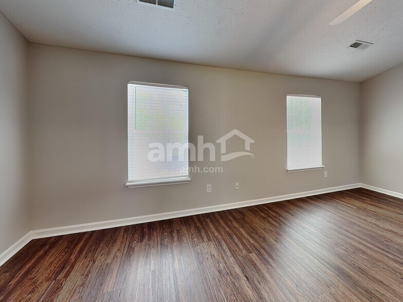 Building Photo - 5808 W Port Dr