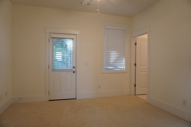 Building Photo - 4032 Tamarisk Ln