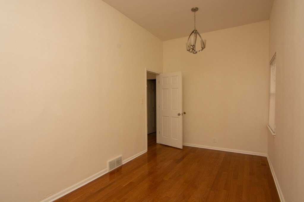 Building Photo - 2814 N Maplewood Ave