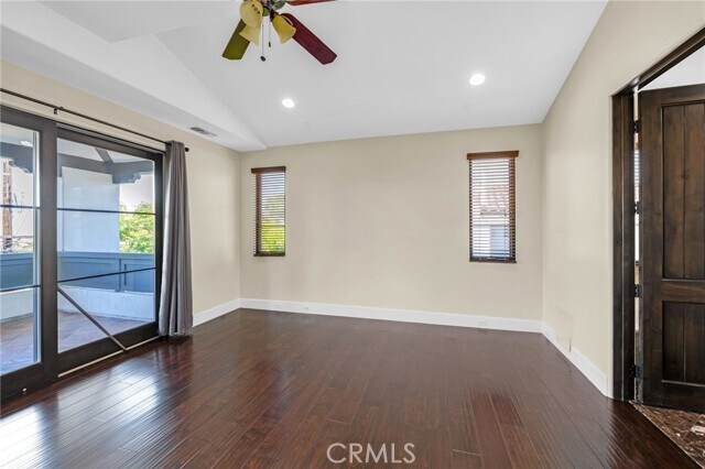 Building Photo - 221 Vía Alameda