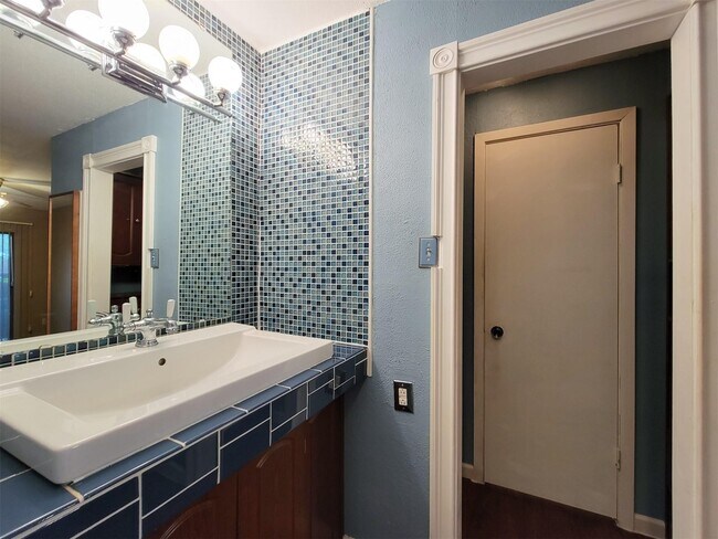 Building Photo - 2601 S Braeswood Blvd