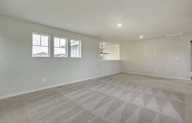 Building Photo - Discover the Charm of This Elegant North P...